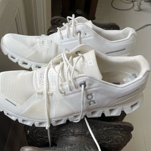 Women’s on runners. White. SZ 9.5. Barely used.